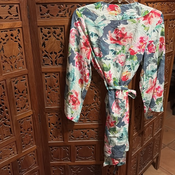 Lightweight Lined Neckline Floral Cotton Robe withh Flowy Sleeves - Picture 3 of 5